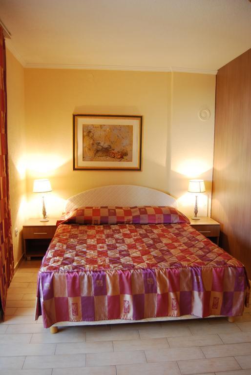 Apartments Zovko Tucepi Luaran gambar