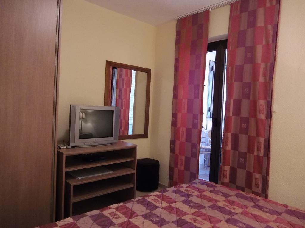 Apartments Zovko Tucepi Luaran gambar